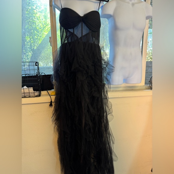 MAC DUGGAL
Black Strapless Bustier Net Gown With Spiral Ruffles Size 6 Holiday - Picture 8 of 11